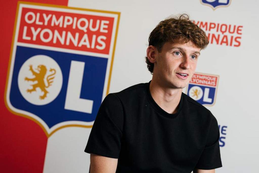 Tyler Morton training with the Olympique Lyonnais squad