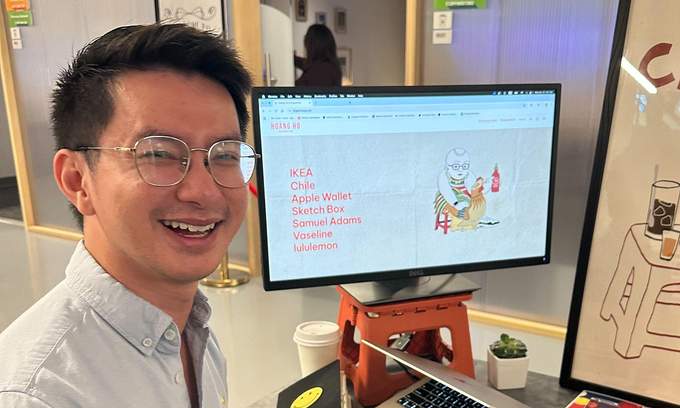 Ho Gia Hoang presenting his graduation portfolio project